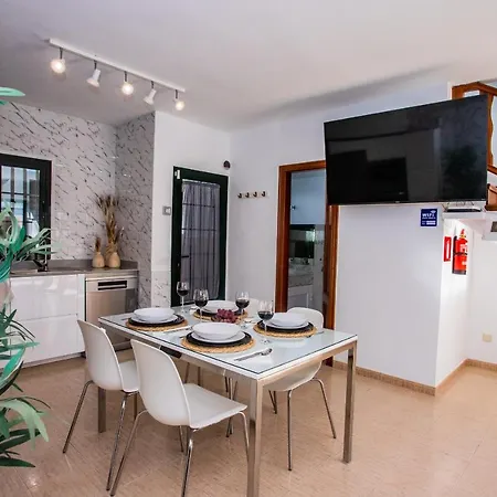 Casa Evelyn Piscina Climatizada * Playa Blanca