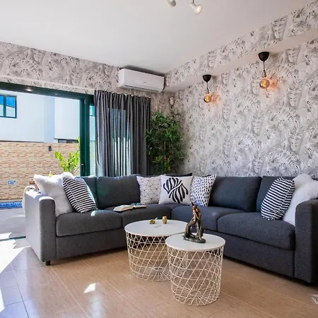 Casa Evelyn Piscina Climatizada * Playa Blanca