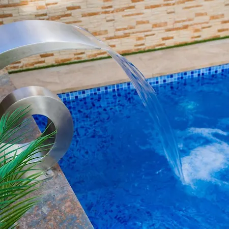 Casa Evelyn Piscina Climatizada 普拉亚布兰卡
