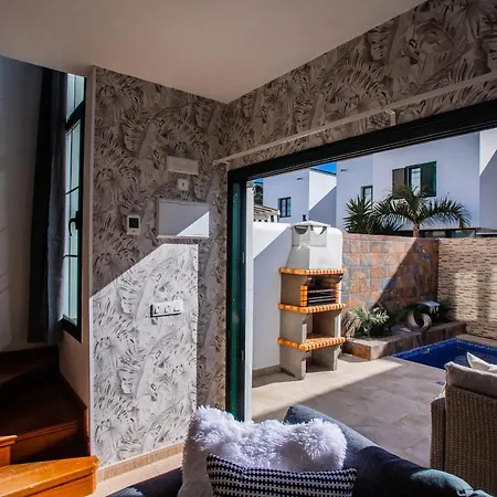 Casa Evelyn Piscina Climatizada * 普拉亚布兰卡