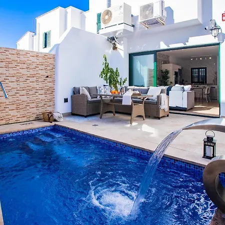 Casa Evelyn Piscina Climatizada * 普拉亚布兰卡