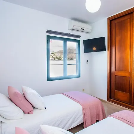Casa Evelyn Piscina Climatizada 普拉亚布兰卡